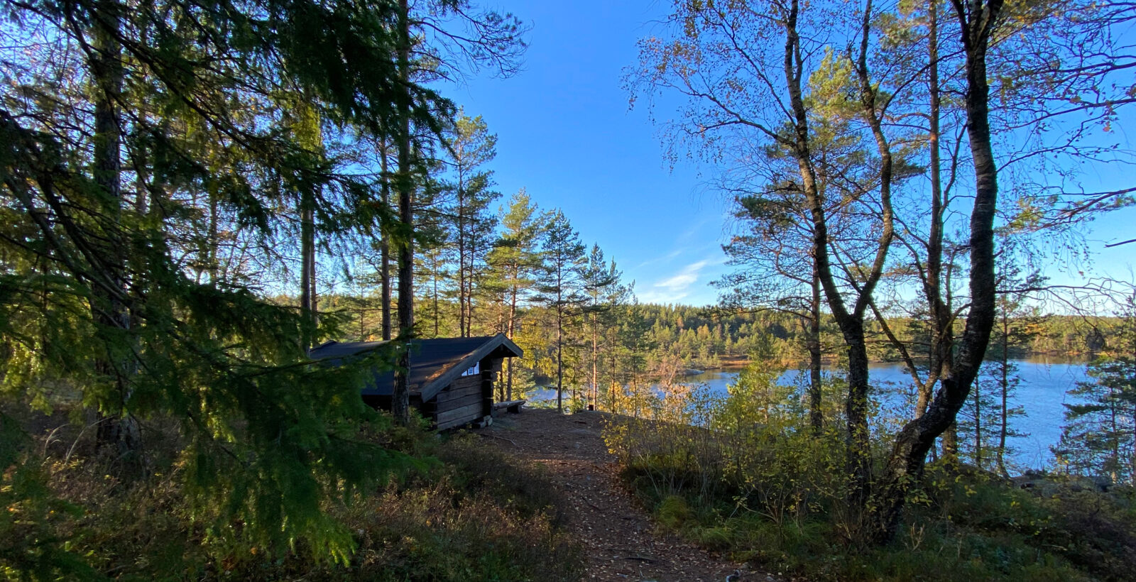 Vindskydd med sjöutsikt.