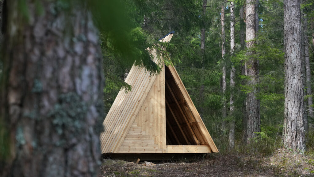 Ett trekantigt vindskydd. Foto.